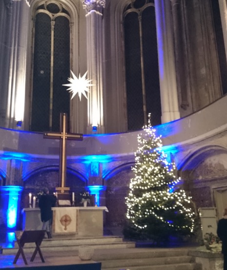 Eine Pastorin feiert Weihnachten